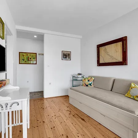 Authentic Hideaway By Riva With Free Parking *