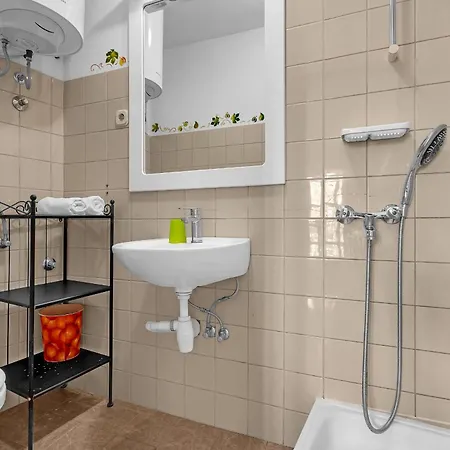 Authentic Hideaway By Riva With Free Parking