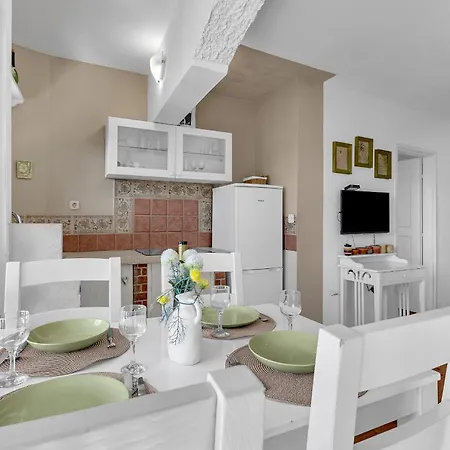 Authentic Hideaway By Riva With Free Parking