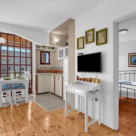 Authentic Hideaway By Riva With Free Parking