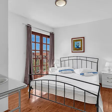 Authentic Hideaway By Riva With Free Parking