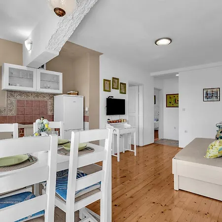 Authentic Hideaway By Riva With Free Parking