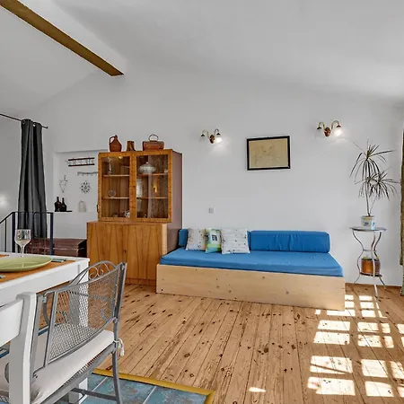 Authentic Hideaway By Riva With Free Parking Апартаменти