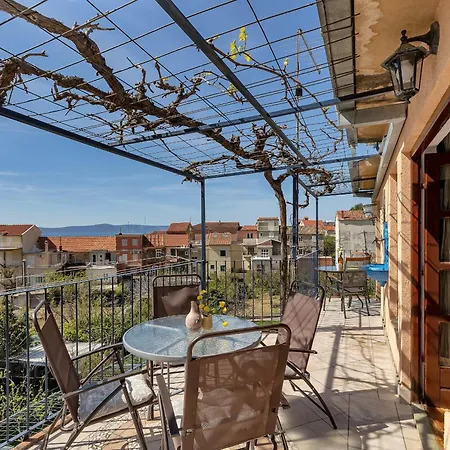Authentic Hideaway By Riva With Free Parking